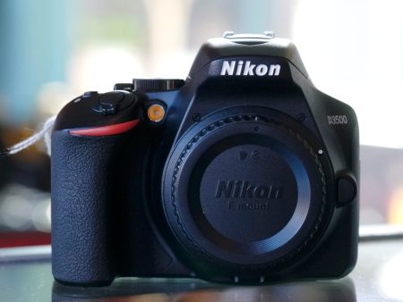 Nikon D3500 For Sale