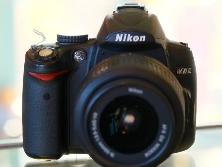 Nikon D5000 with 18-55mm f3.5-4.5 VR Nikkor Online